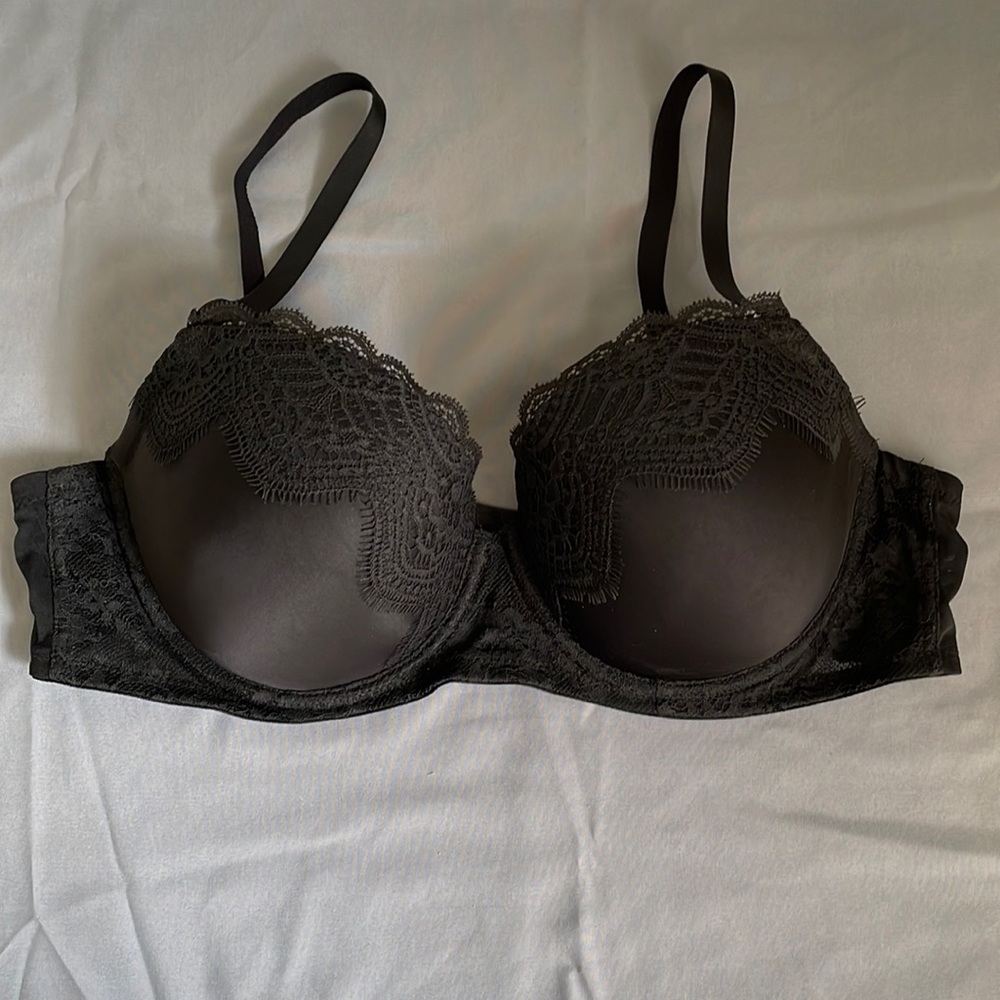 Like New Victoria’s Secret Dream Angels Lined Demi. 38C black with black lace.